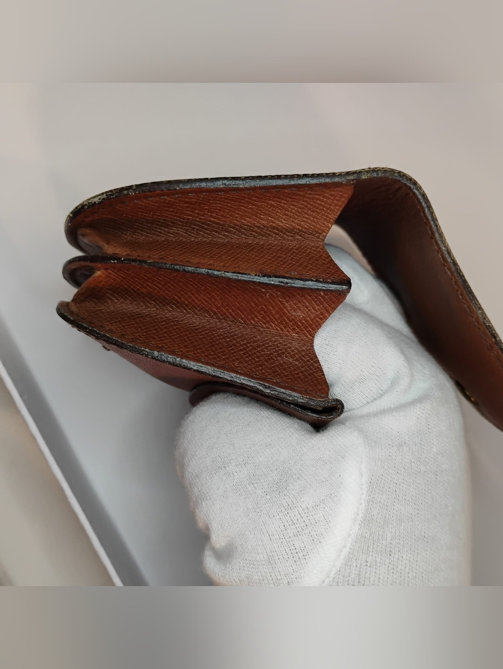 EUC Louis Vuitton Coin Pouch - Classic Monogram w/LV Box - Picture 8 of 14